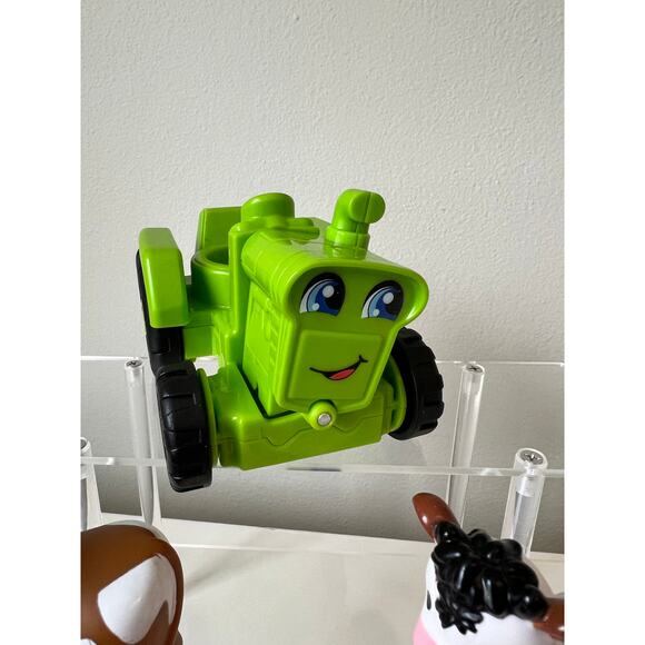 Fisher-Price Helpful Harvester Tractor Farmer and Barn Animal Figure Set - Picture 4 of 5